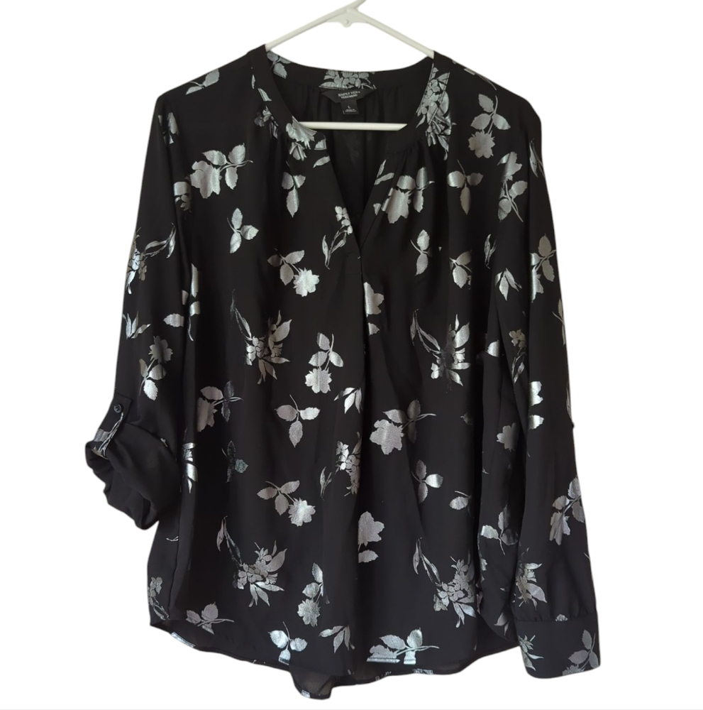 Simply Vera Vera Wang Pleated Floral Metallic Button Tab Blouse L Black Silver
